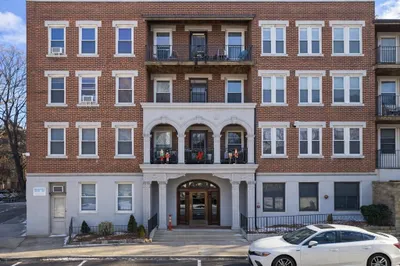 28 Quint Ave #18