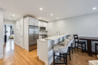328 W 3rd St #1