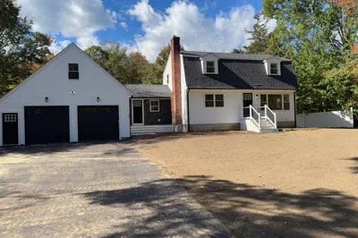 258 Poquanticut Ave 1