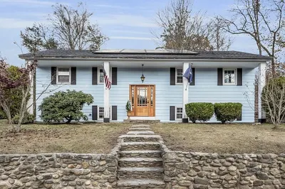 53 Sharimar Dr