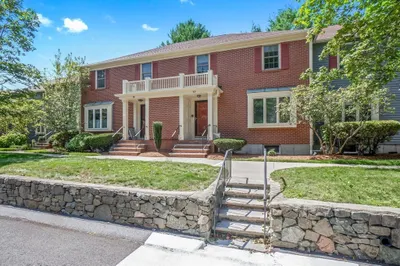 57 Village Post Rd #57