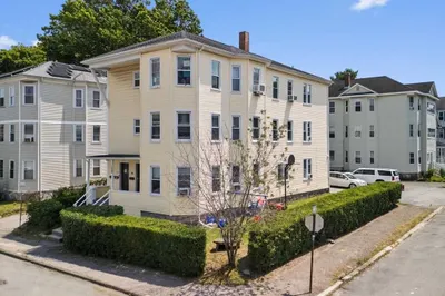 122 Dorchester St 1