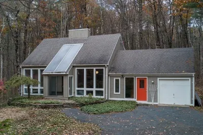 202 N Valley Rd