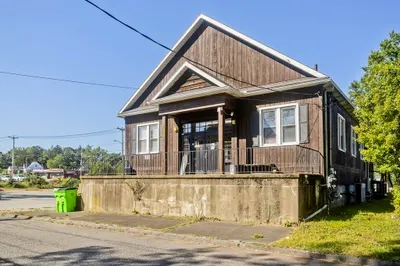 52 Gladdu Ave 1