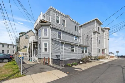 64 Moore St