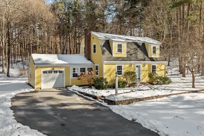 37 Davelin Road 1