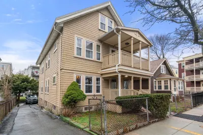 11 Bradeen St