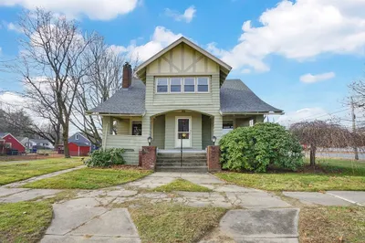 6 Carlos St
