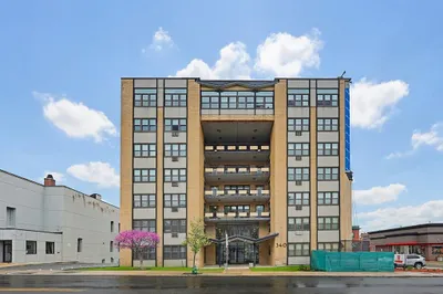 340 Main St #206