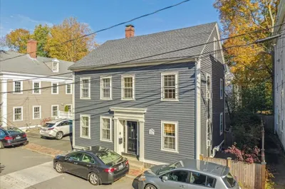 12 Howard St