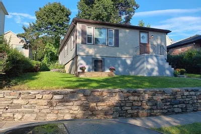 48 Dustin St