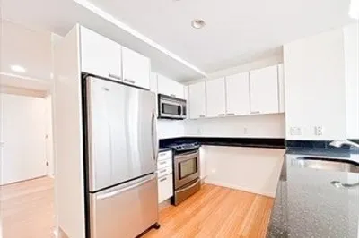 2 Earhart St #822
