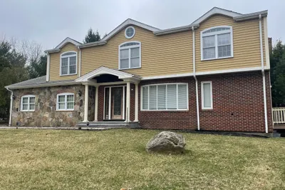 243 Weatherbee Dr 1