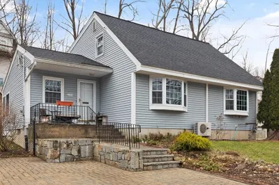 295 Stackpole St 1
