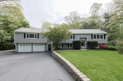60 Oxbow Dr