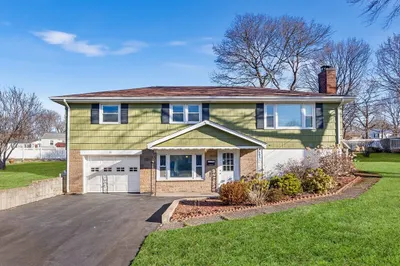 81 Harriet Ave 1