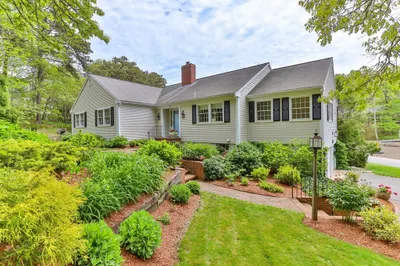 240 Riverview Drive 1