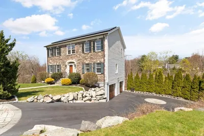 82 Hammersmith Drive 1