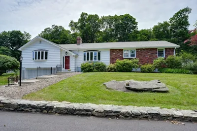 11 Warren Dr