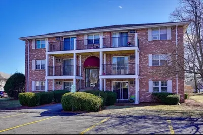 2 Karen Cir #17 1