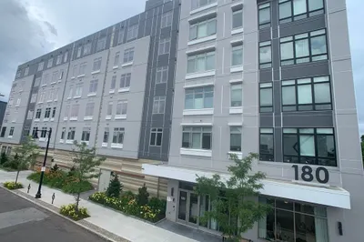 180 Telford St #213 1