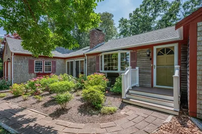 25 Massasoit Trail
