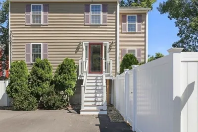 20 Holbrook Ave 1