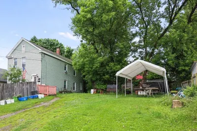 138 Robbins Ave