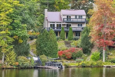 32 Beach Head Road