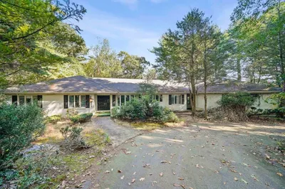 60 Algonquin Rd 1
