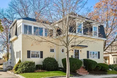 17 Edwards St