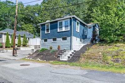 93 Sweetwater St