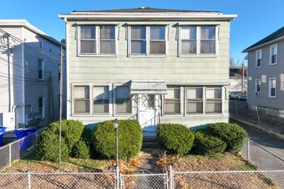 99 Lyons St 1