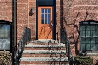21 Linden St #203