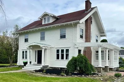 888 Great Plain Avenue #888 1