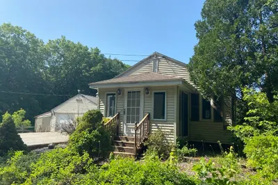 285 Southampton Rd 1