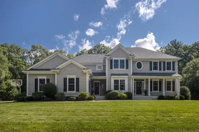 8 Deepwoods Dr