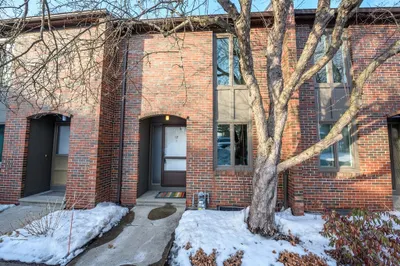 17 Webster Ct #17