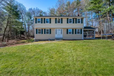 22 Hemlock Ln