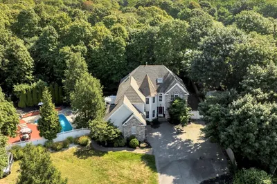 60 Old Plymouth Rd 1