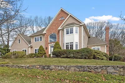 18 Camelot Dr