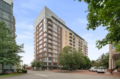 100 Station Landing #402