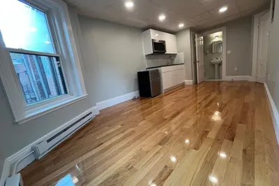 302 Newbury St #13
