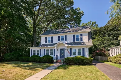 211 Pleasant St 1