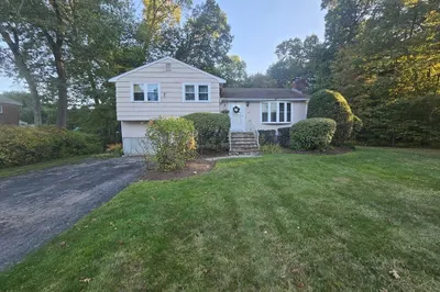 24 Eisenhower Dr