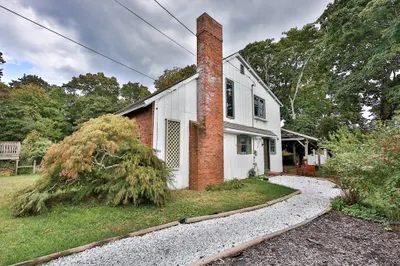574-r Newport Ave 1