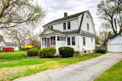 10 Seneca Ave