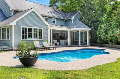 389 Summer Avenue 1