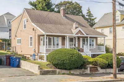 586 Mountain Ave 1