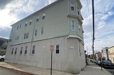 67 Nichols St #3